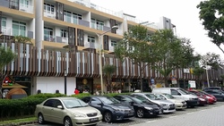 East Village (D16), Retail #329907421